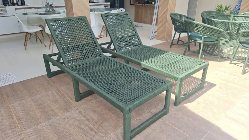 Espreguiçadeiras para piscina, deck e área externa da Mavv Design