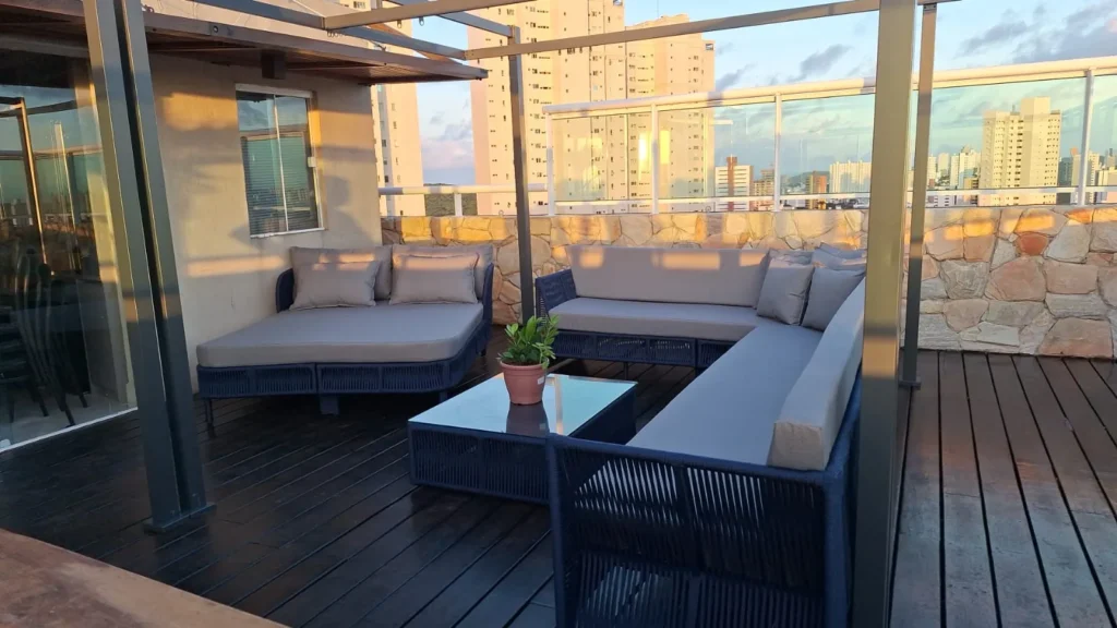 Sofá para varanda, jardim e área externa da Mavv Design