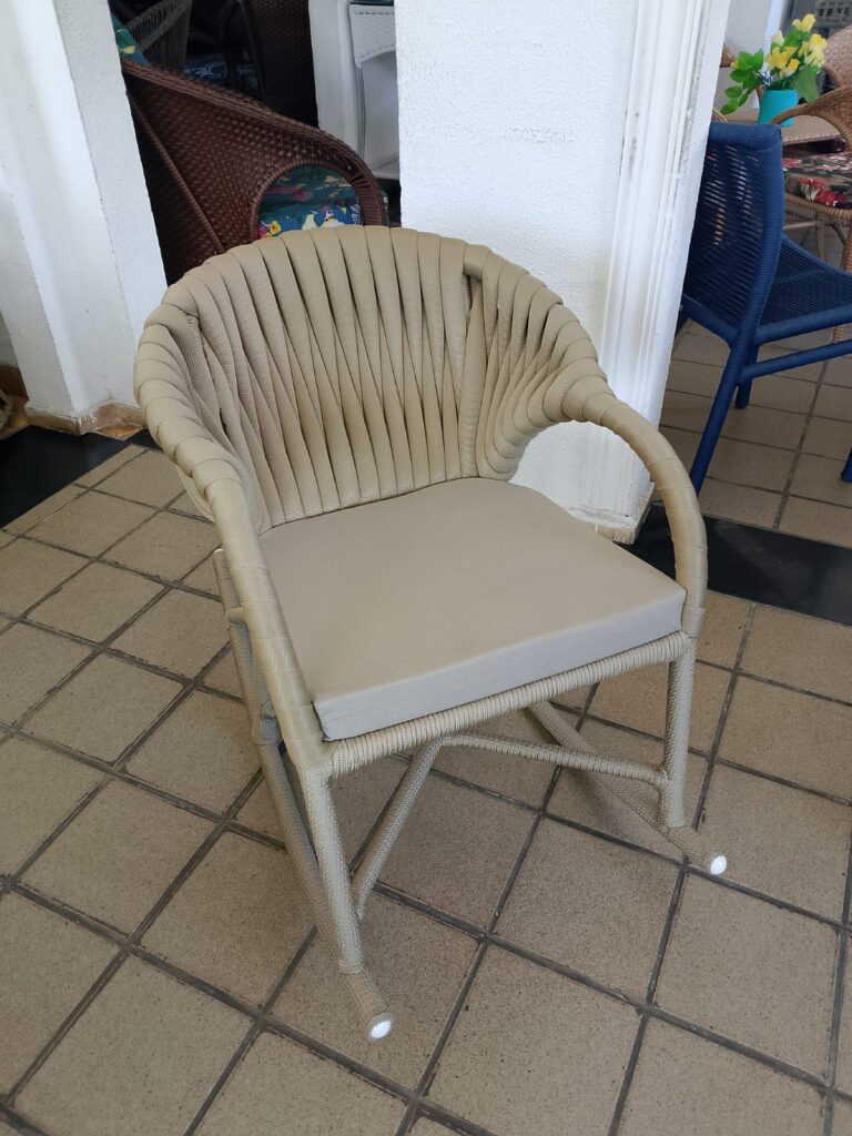 Cadeira de Balanço Chantilly | Mavv Design